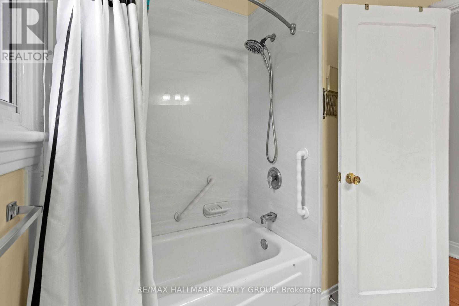 318 Shakespeare Street