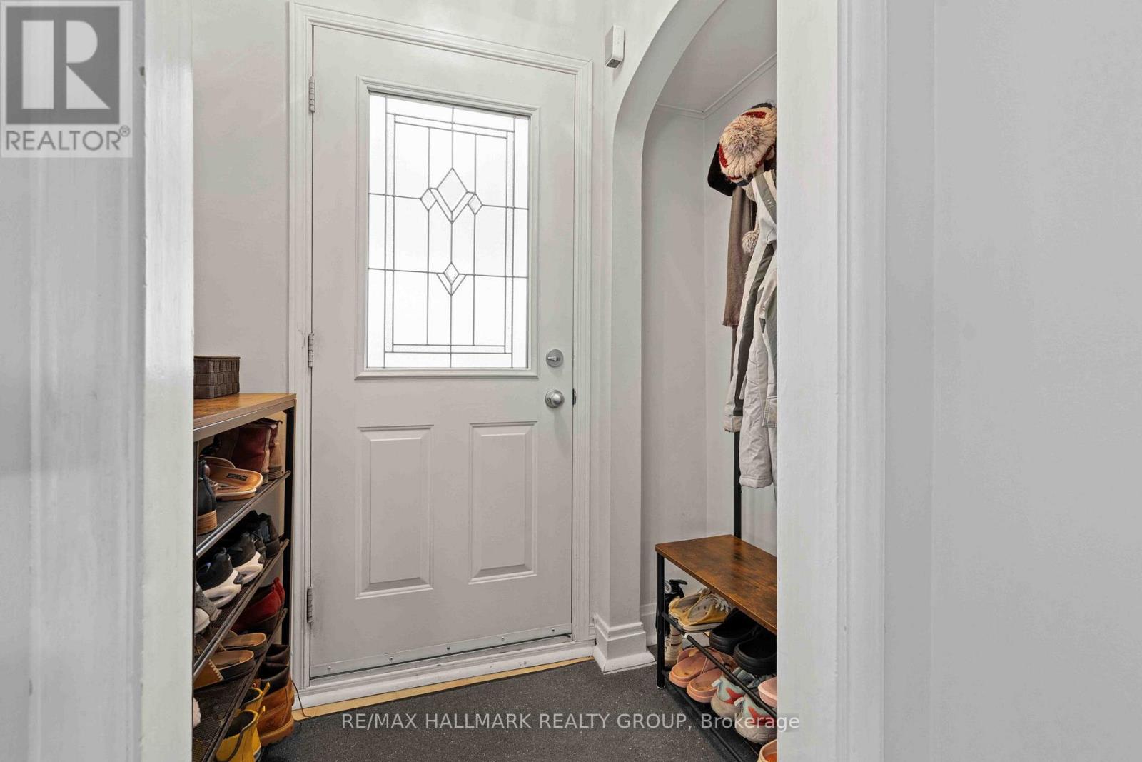 318 Shakespeare Street