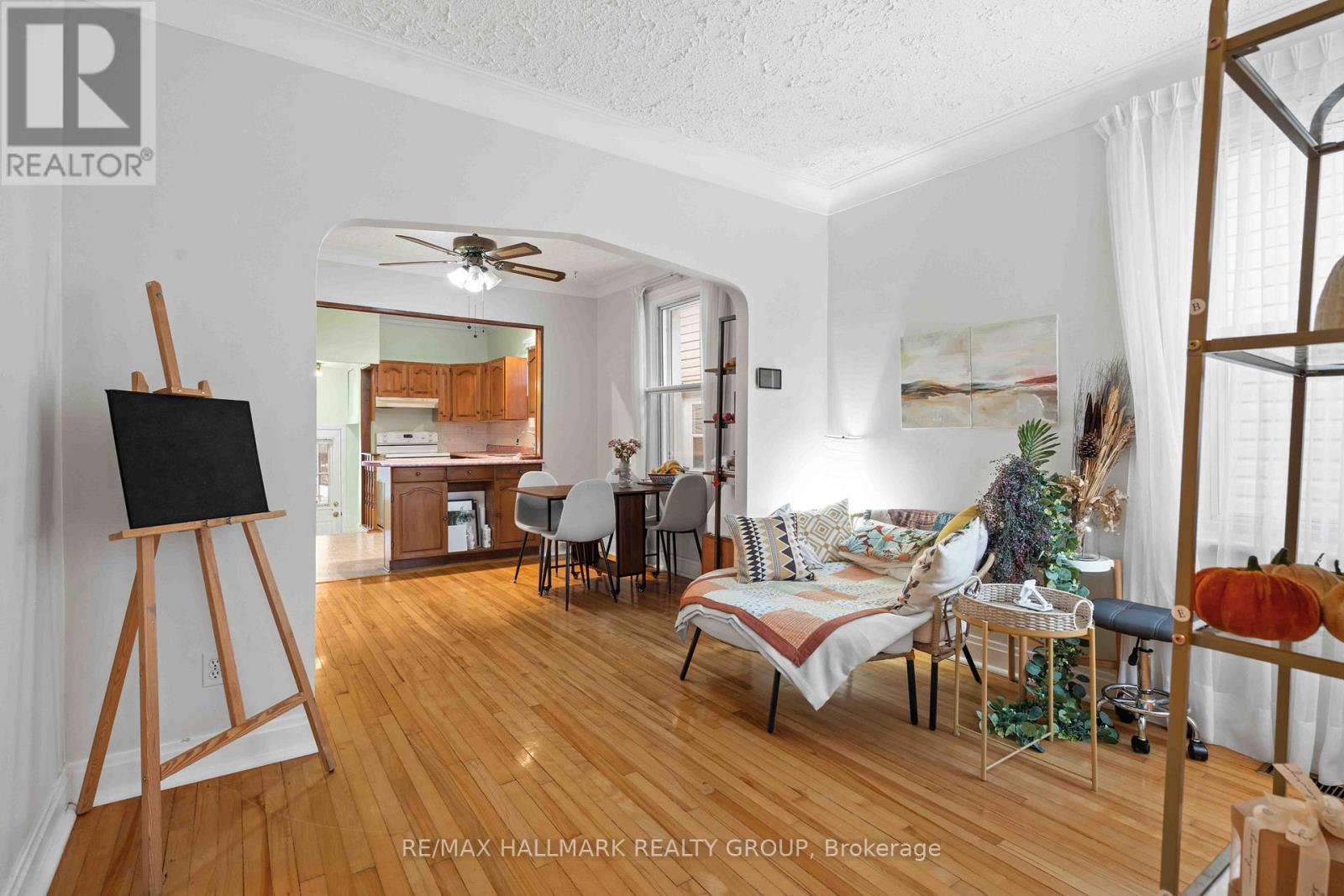 318 Shakespeare Street