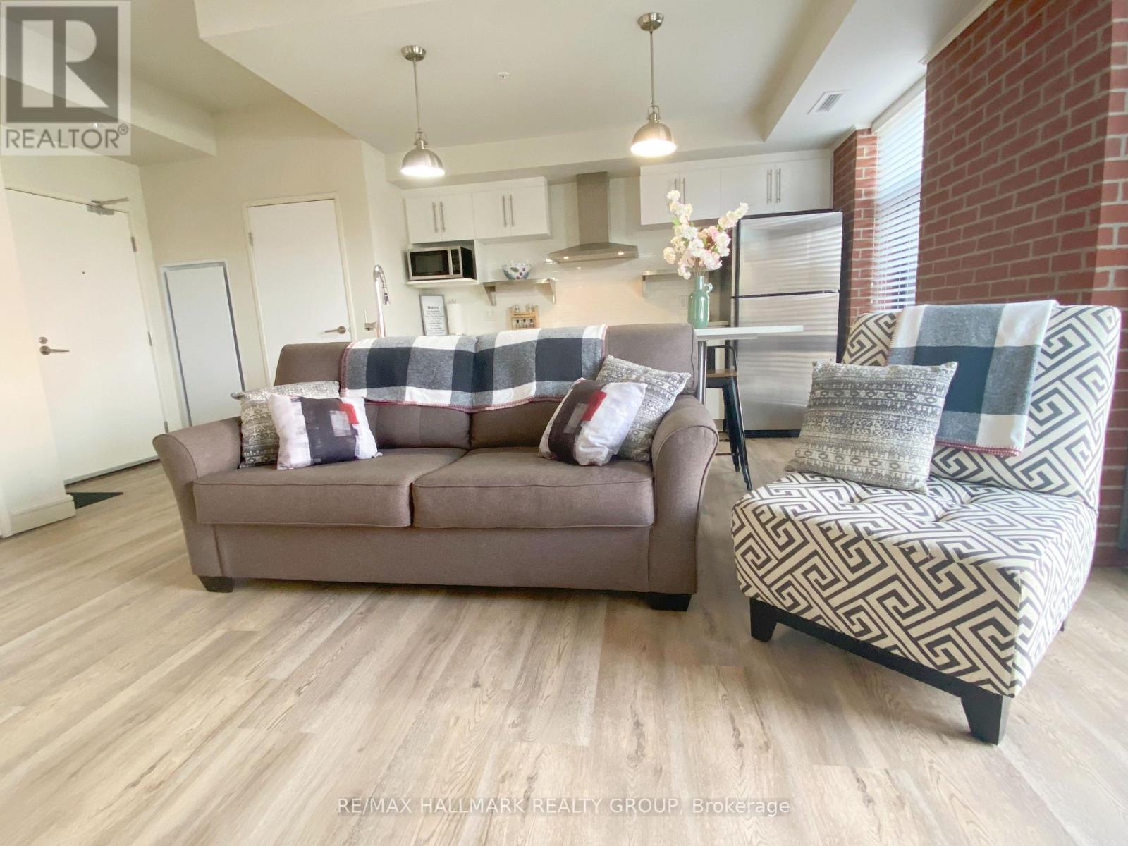 208 - 555 Anand Private