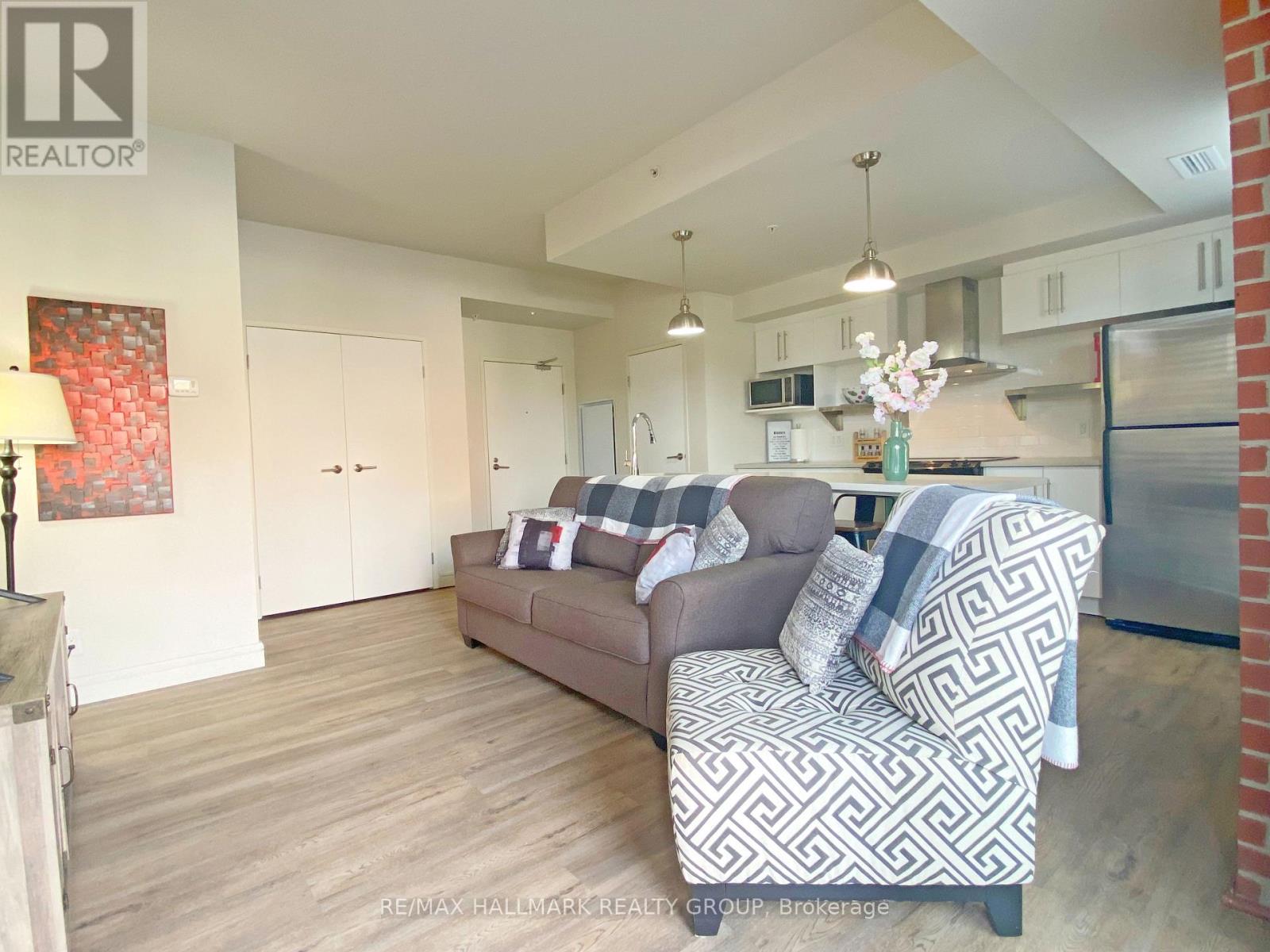 208 - 555 Anand Private