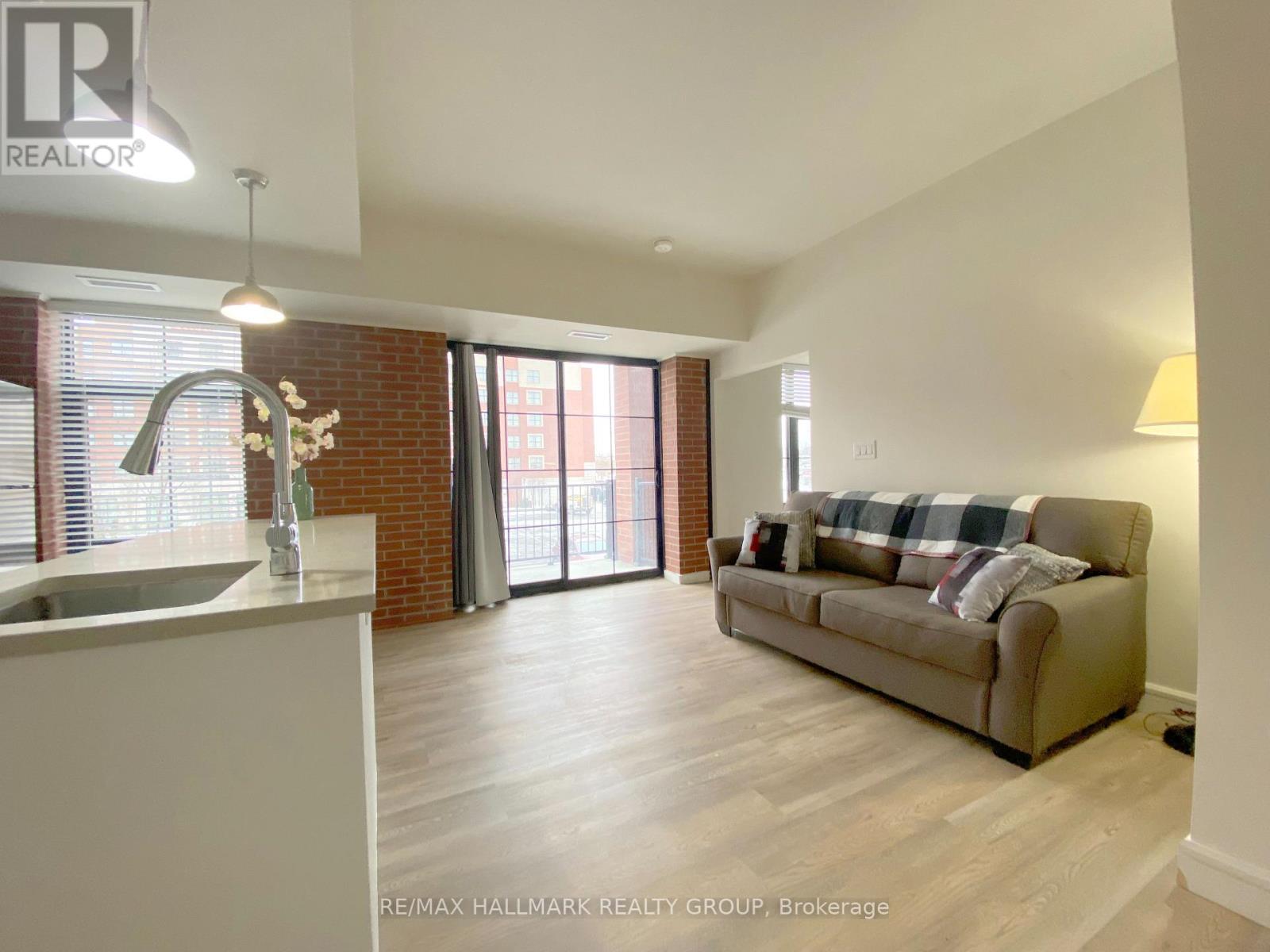 208 - 555 Anand Private