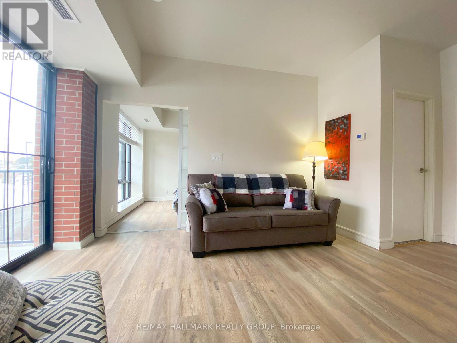 208 - 555 Anand Private