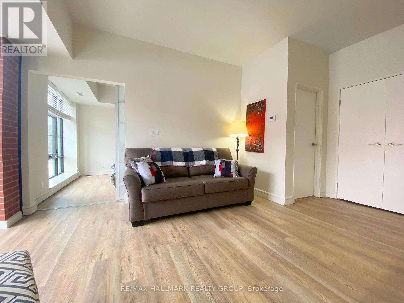 208 - 555 Anand Private