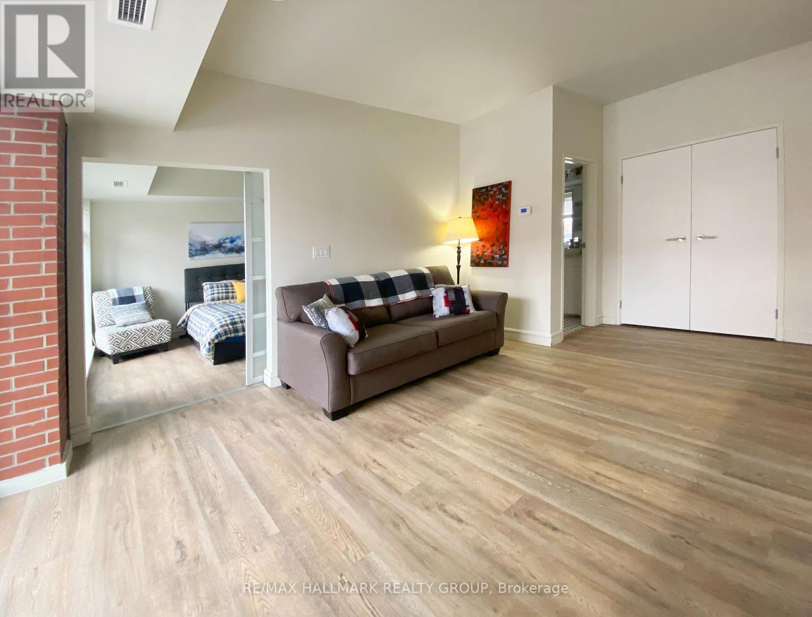 208 - 555 Anand Private