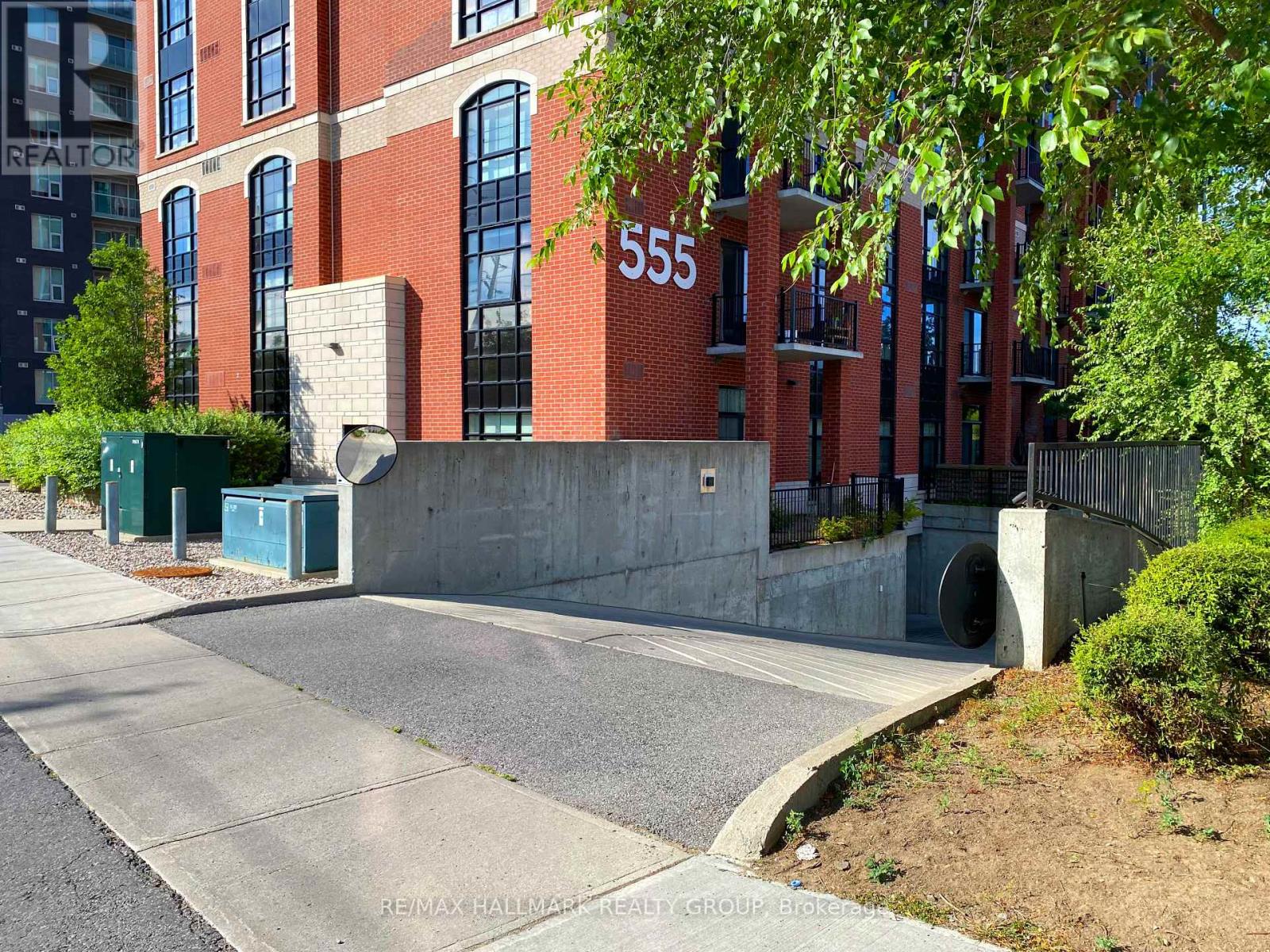 208 - 555 Anand Private