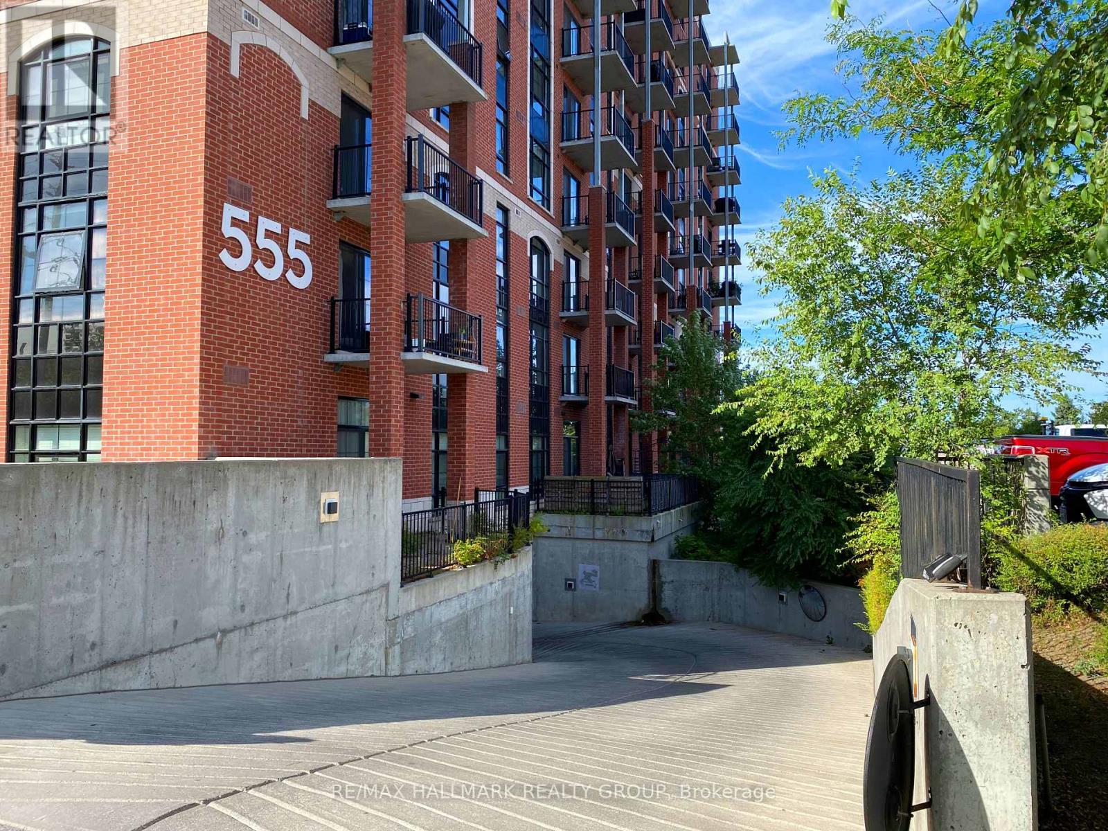 208 - 555 Anand Private