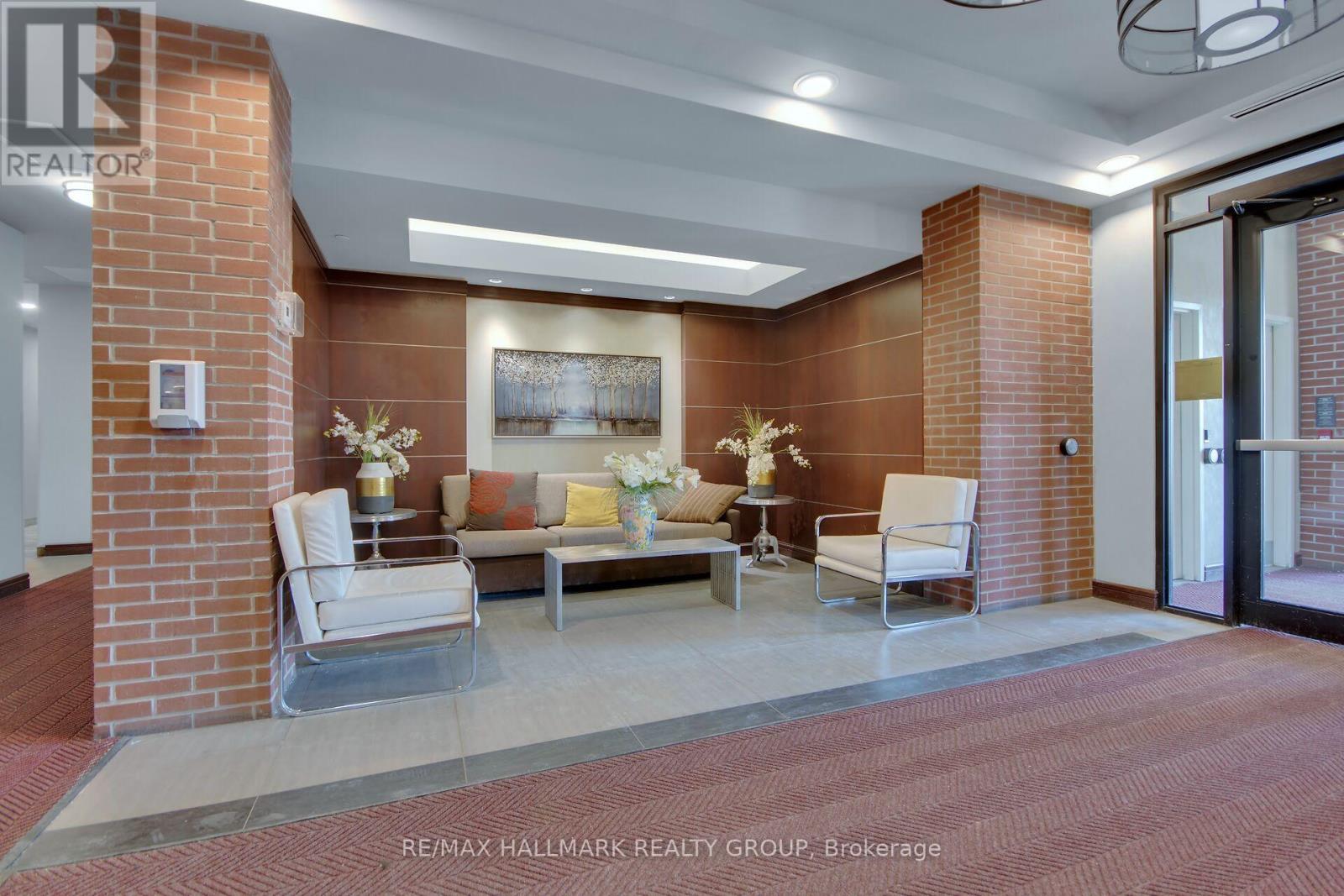 208 - 555 Anand Private