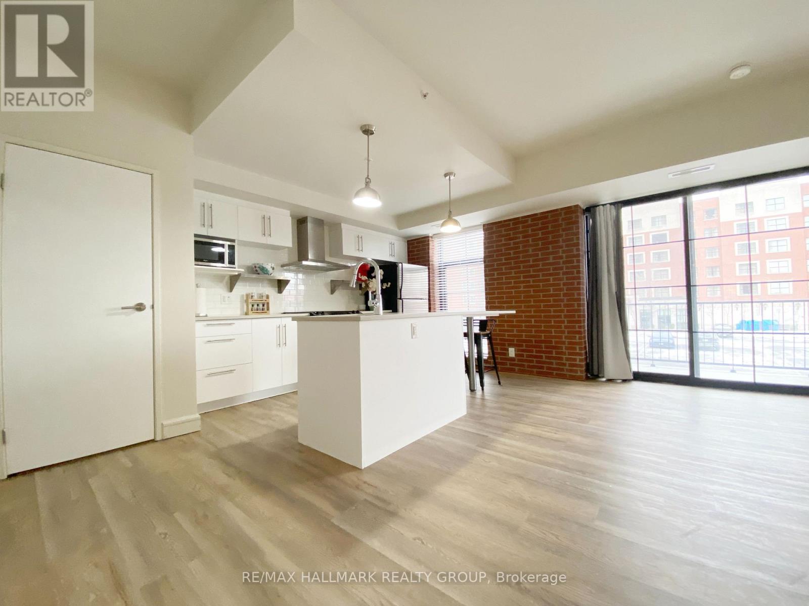 208 - 555 Anand Private