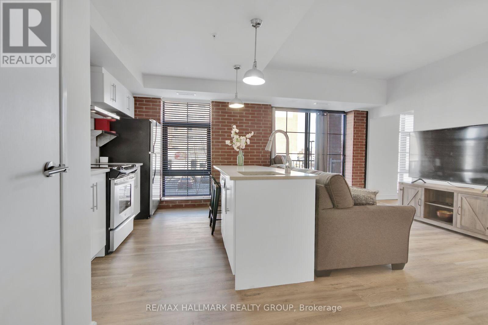 208 - 555 Anand Private