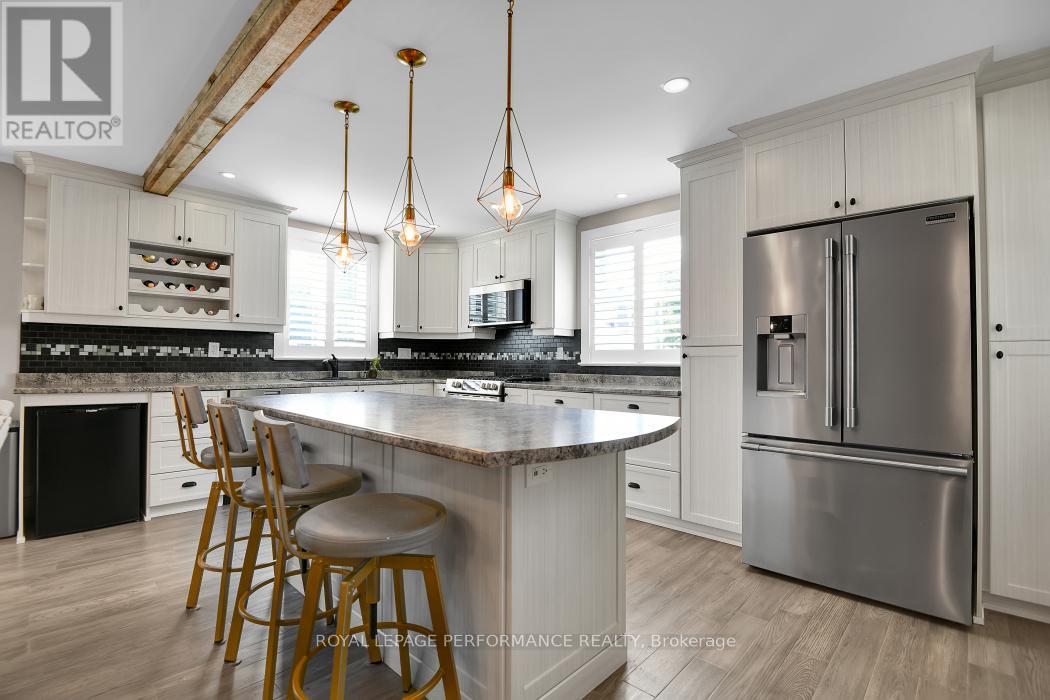 5583 Manotick Main Street