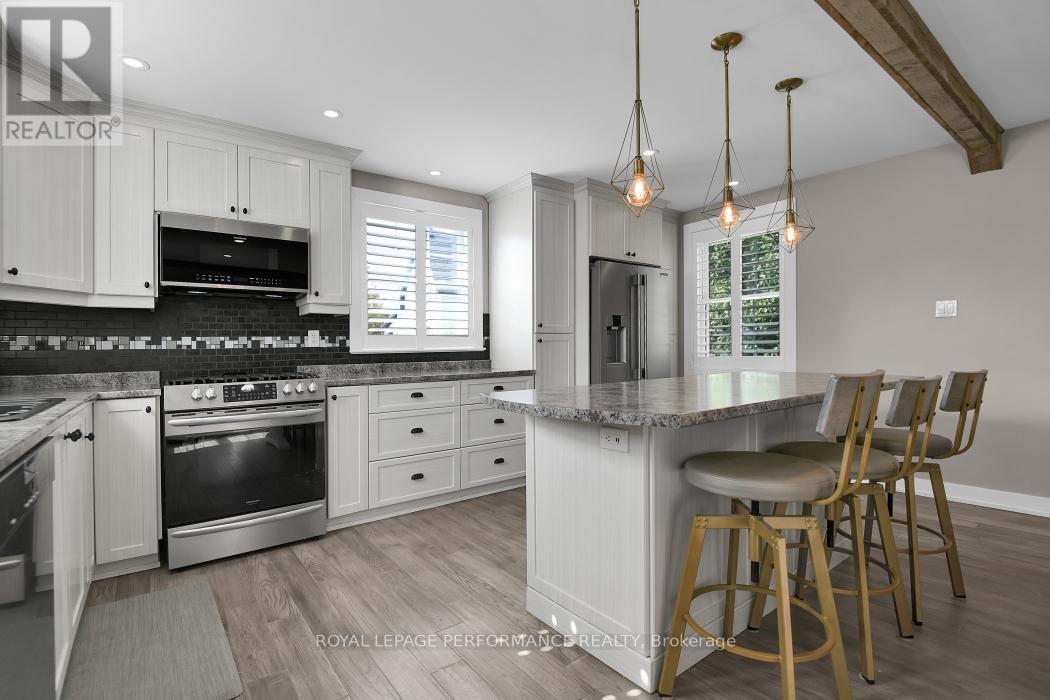 5583 Manotick Main Street