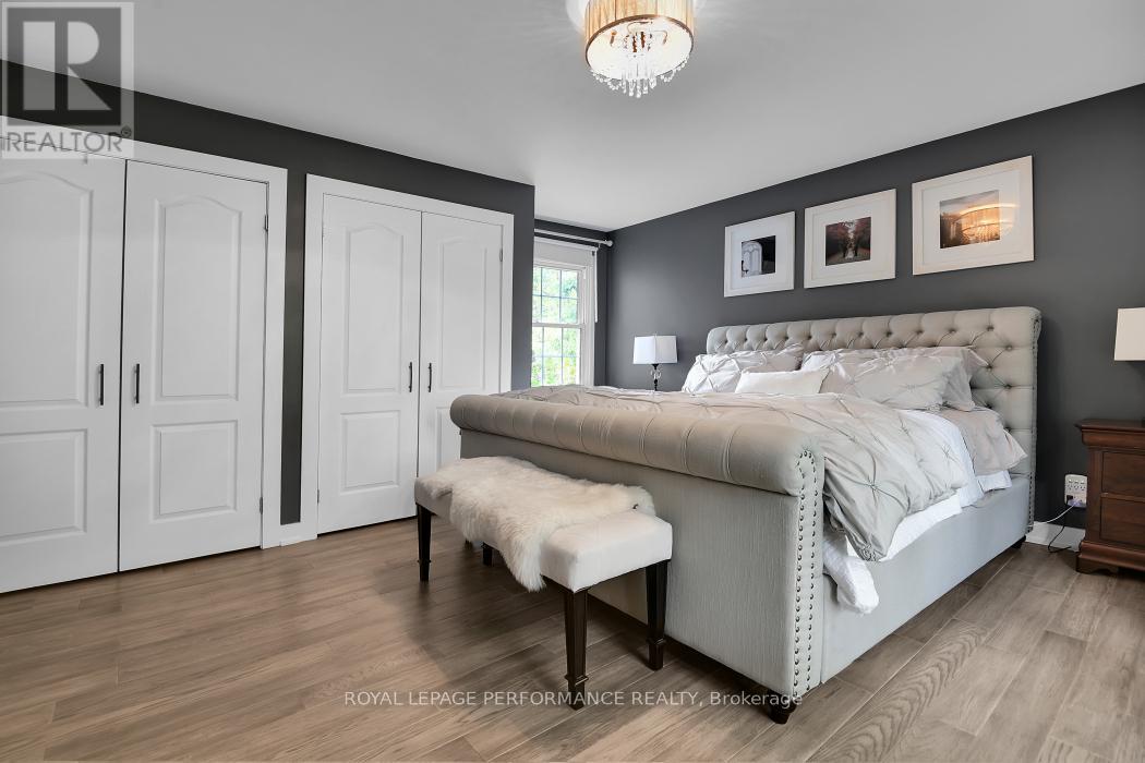 5583 Manotick Main Street