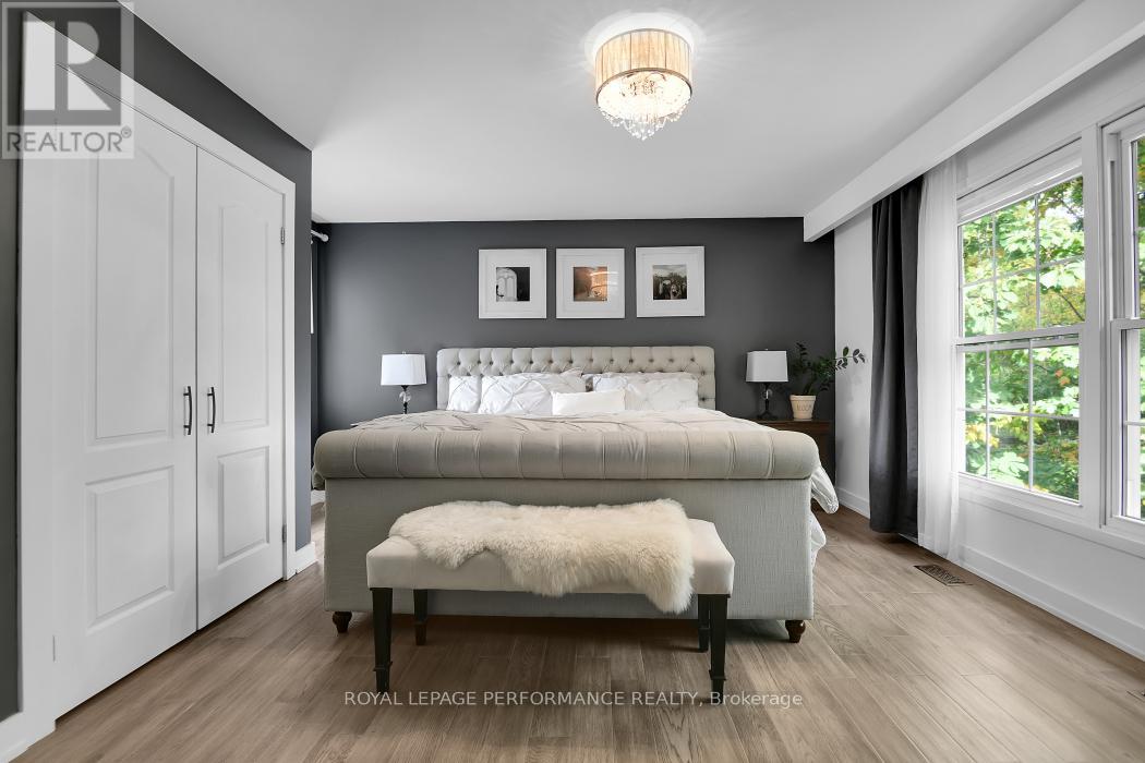 5583 Manotick Main Street