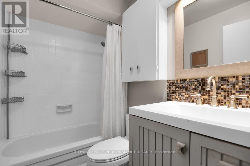 5583 Manotick Main Street