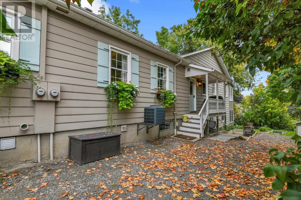 5583 Manotick Main Street