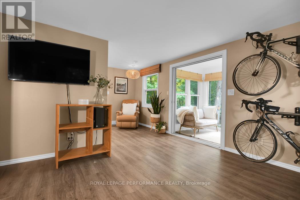 5583 Manotick Main Street