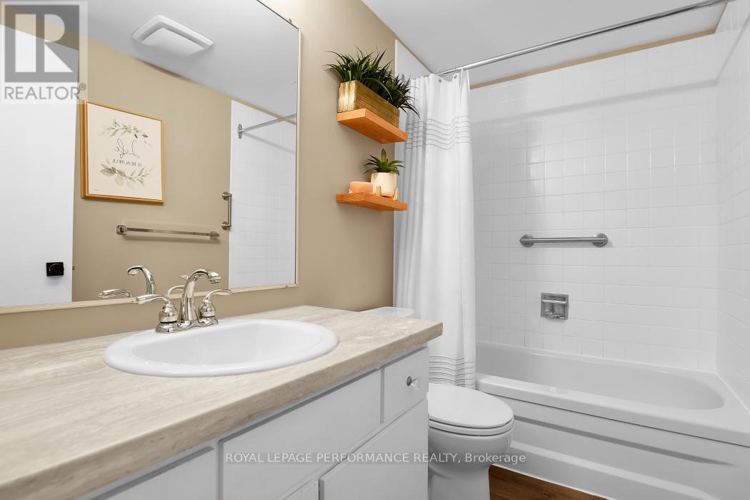 5583 Manotick Main Street