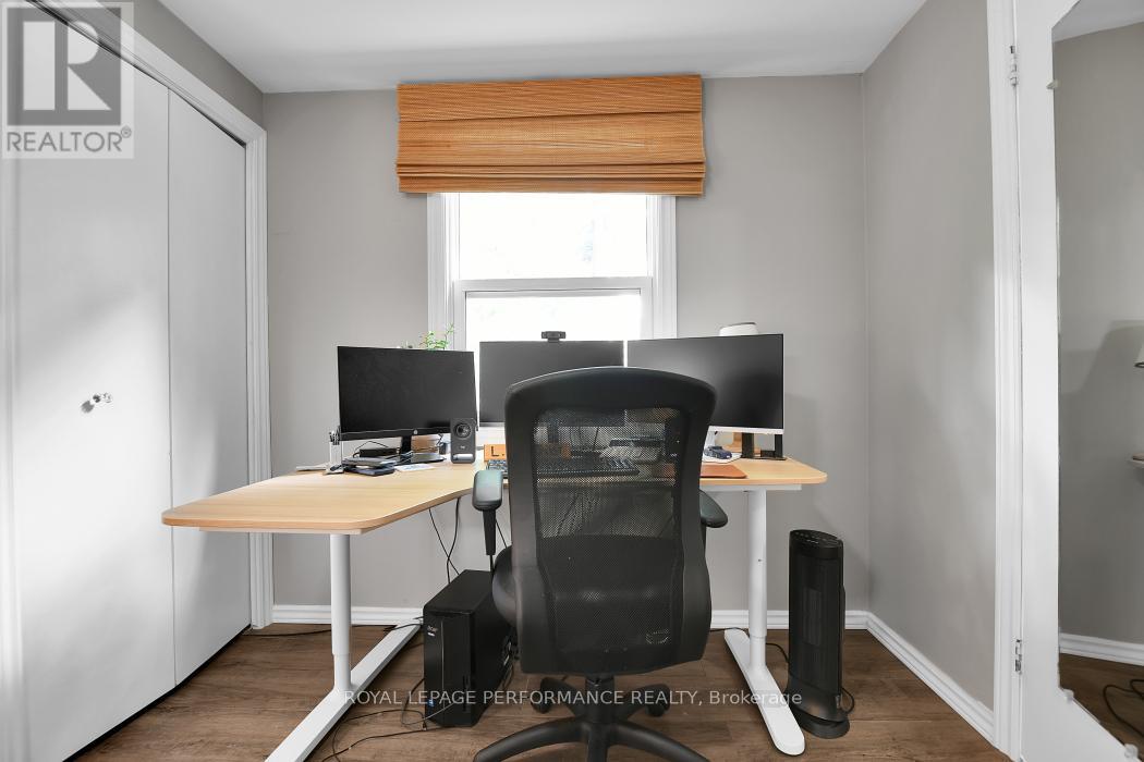 5583 Manotick Main Street