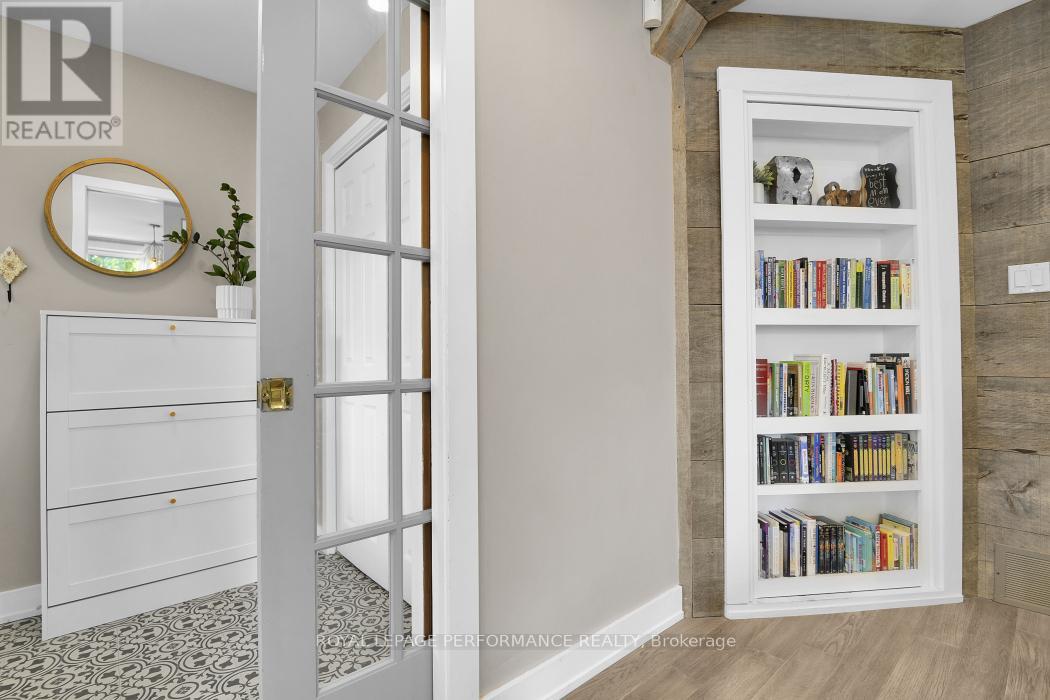 5583 Manotick Main Street