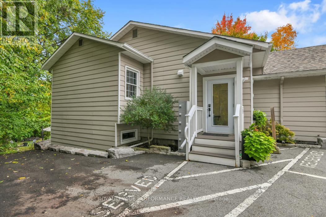 5583 Manotick Main Street