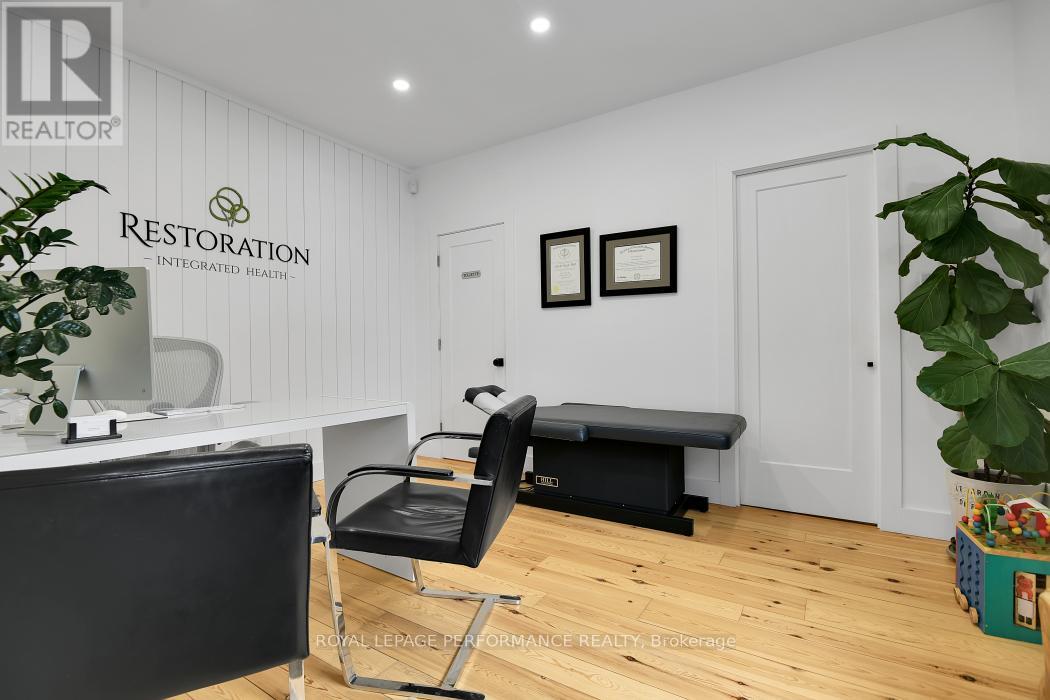 5583 Manotick Main Street