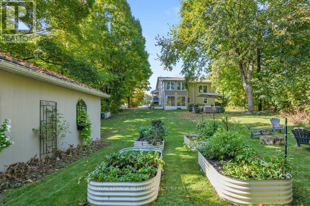 5583 Manotick Main Street