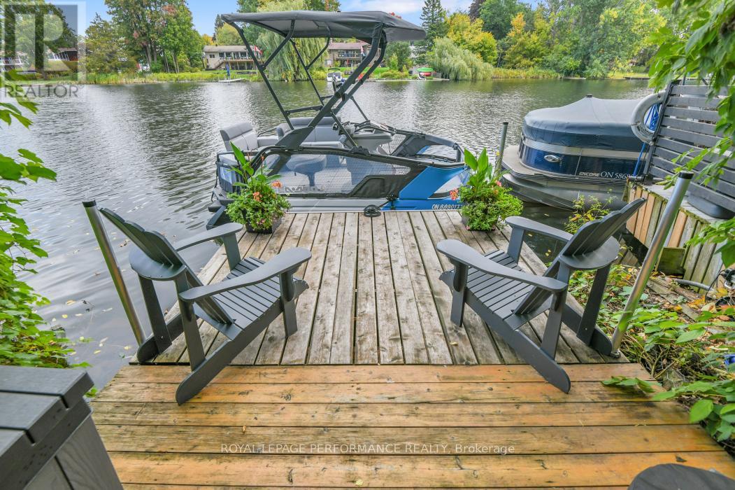 5583 Manotick Main Street