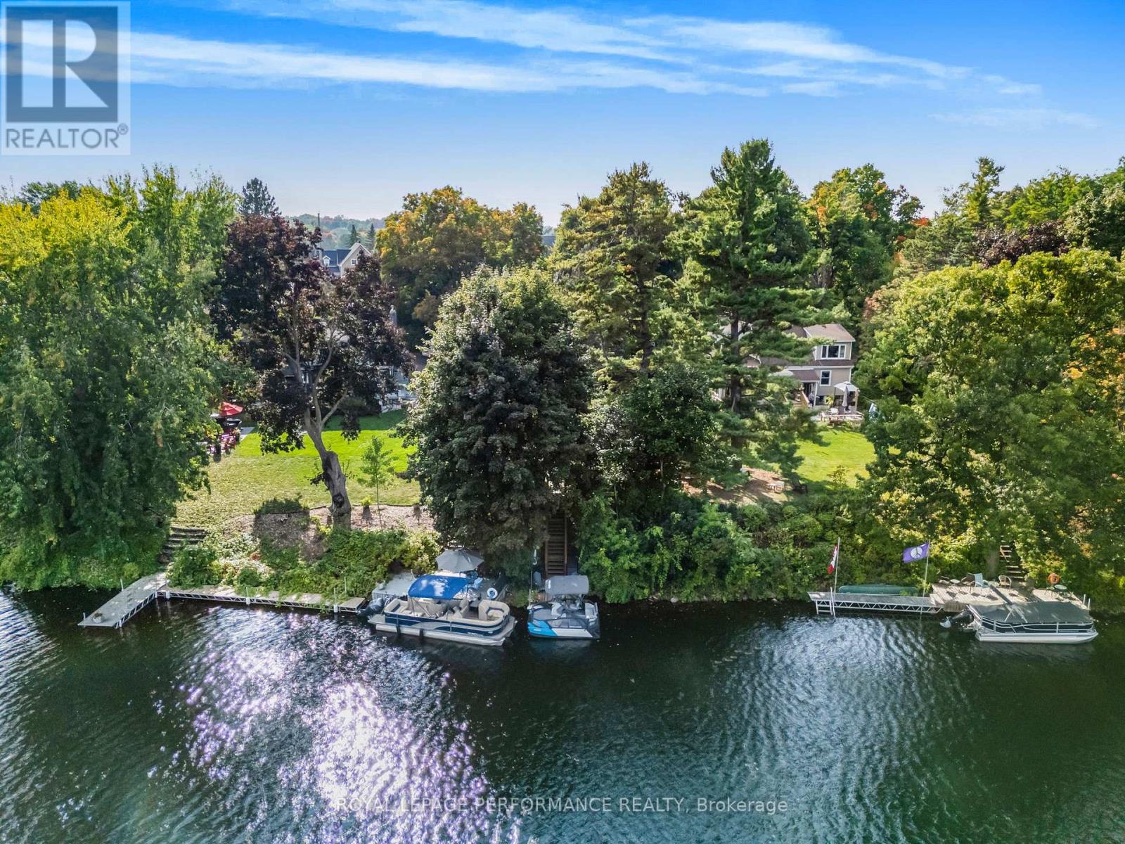 5583 Manotick Main Street