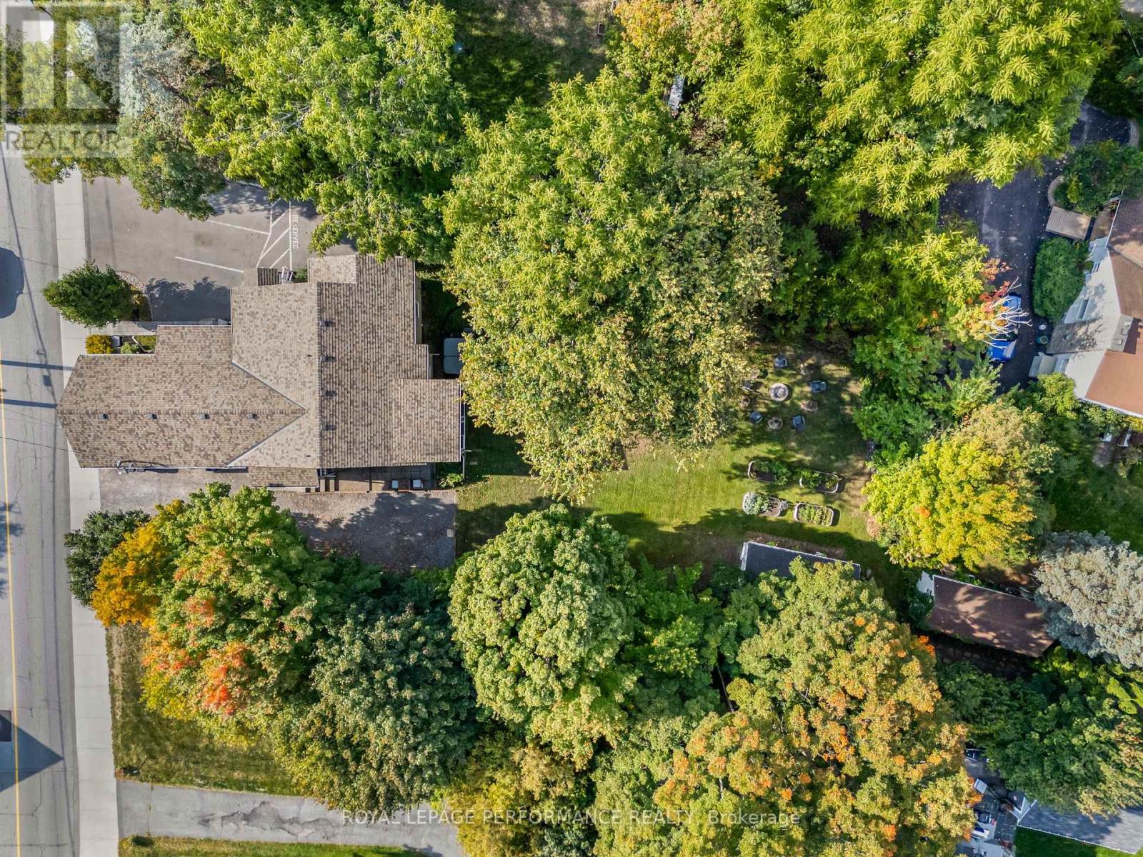 5583 Manotick Main Street