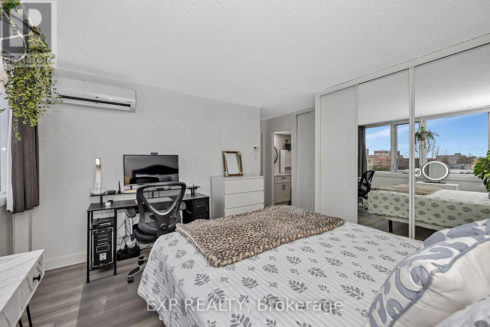 303 - 2625 Regina Street