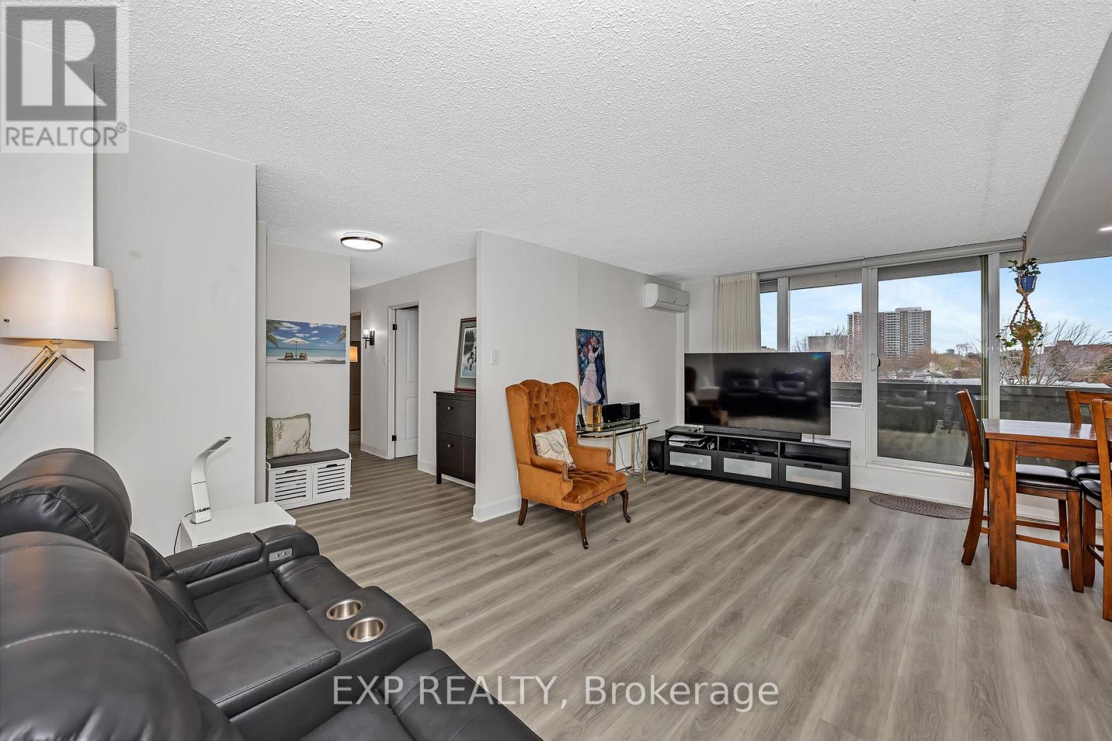 303 - 2625 Regina Street