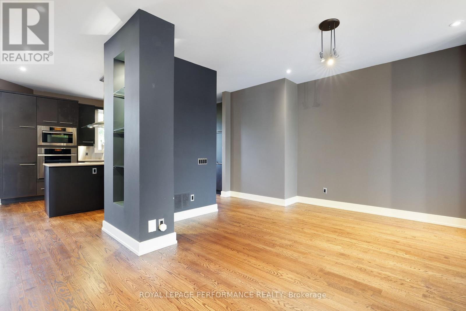 805 Kingsmere Avenue