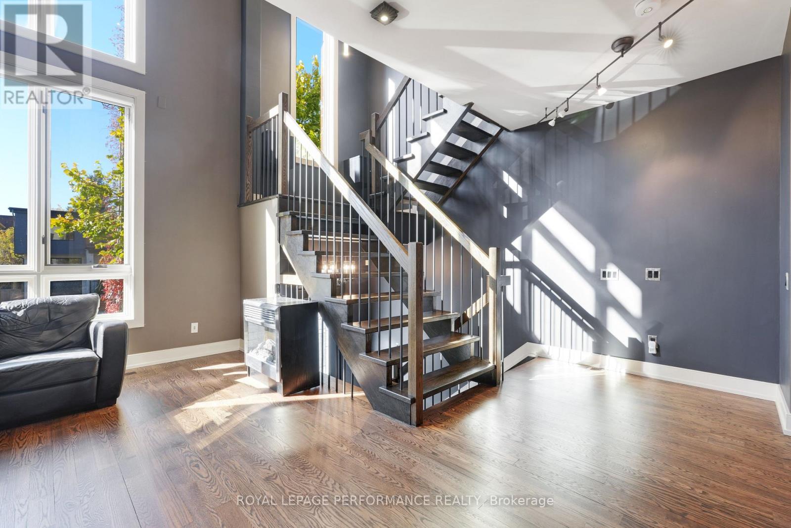 805 Kingsmere Avenue