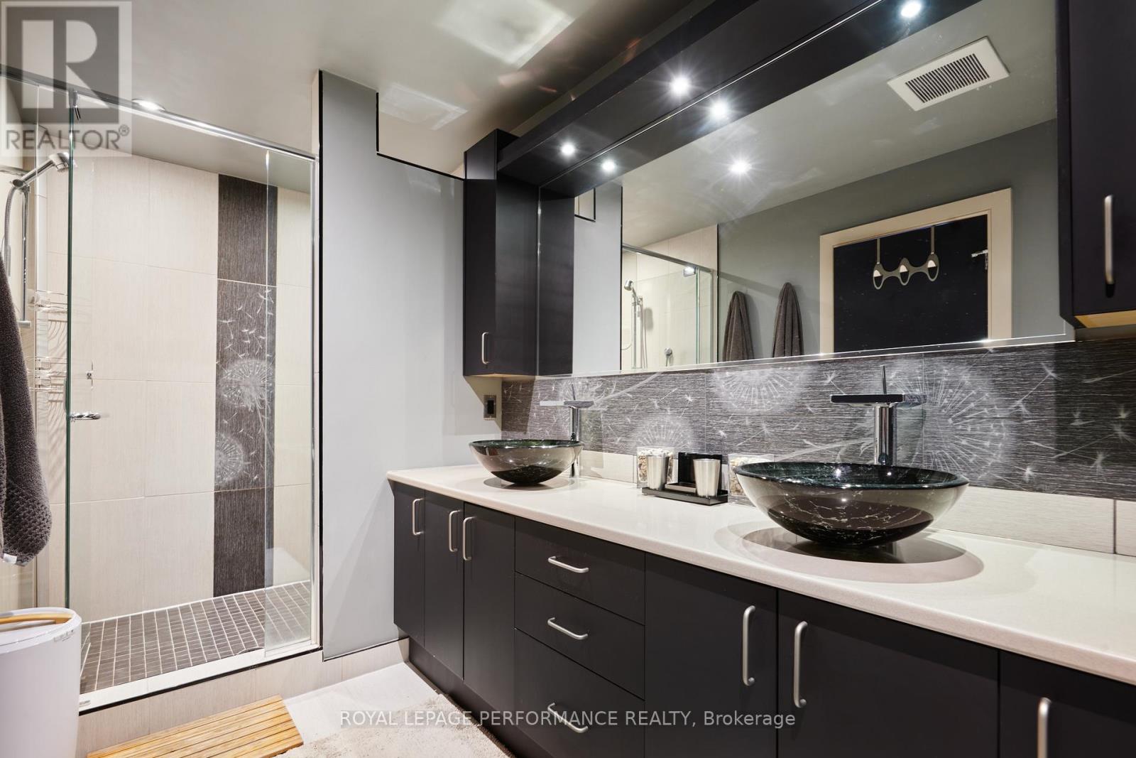 805 Kingsmere Avenue