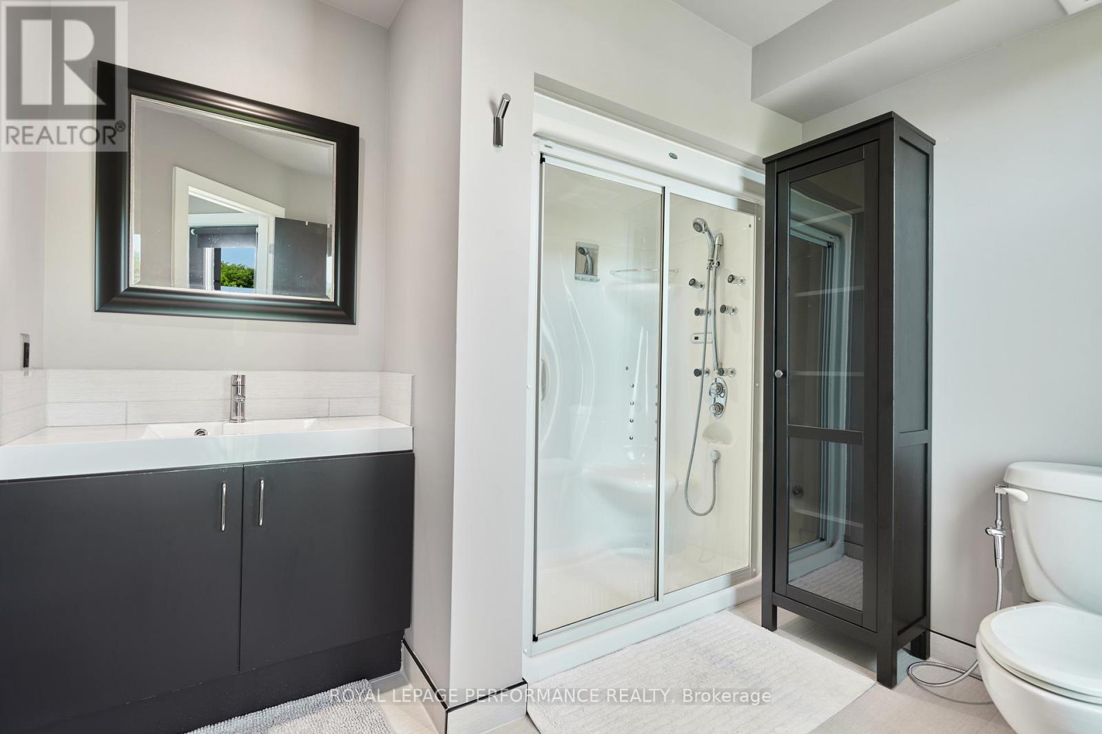 805 Kingsmere Avenue