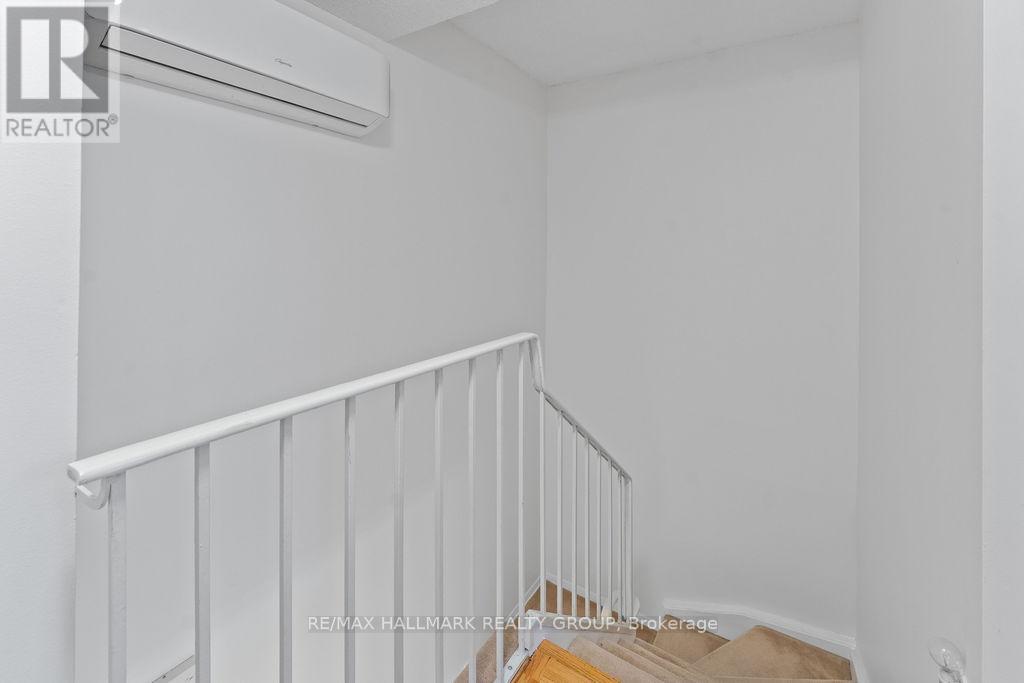 350 - 505 St Laurent Boulevard