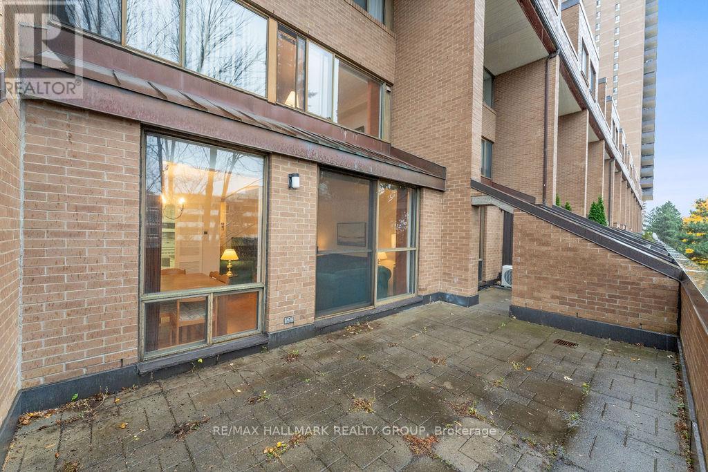 350 - 505 St Laurent Boulevard