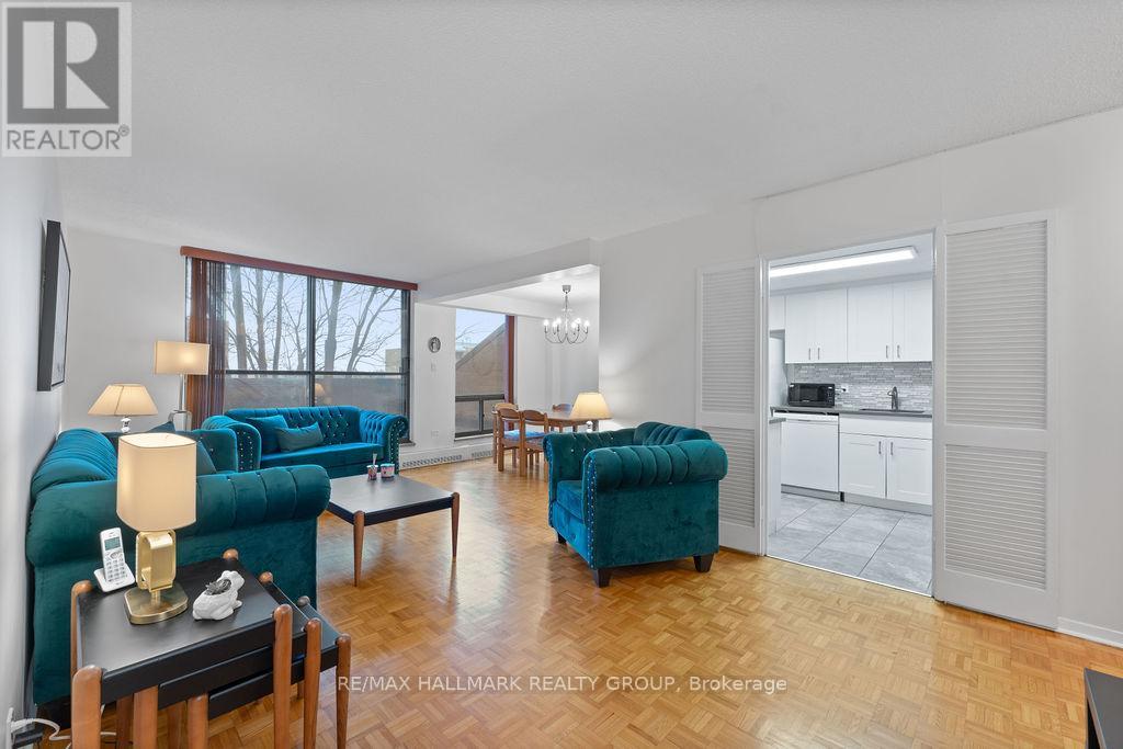 350 - 505 St Laurent Boulevard