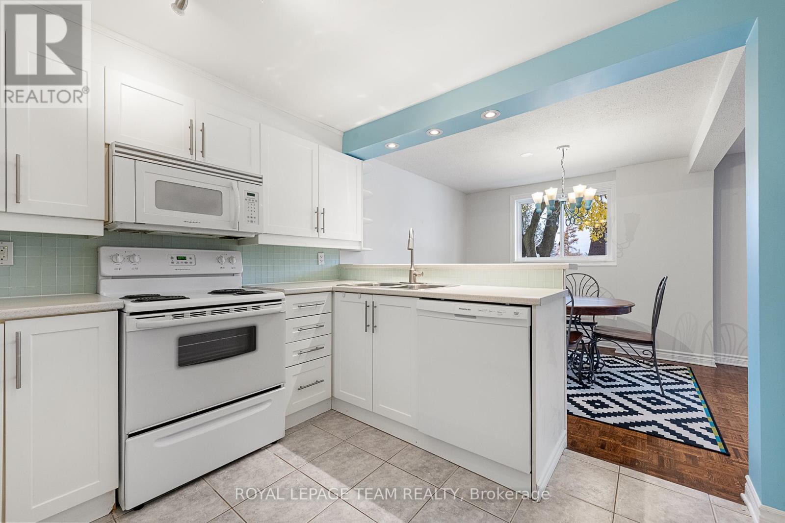 54 - 227 Ridgepark Private