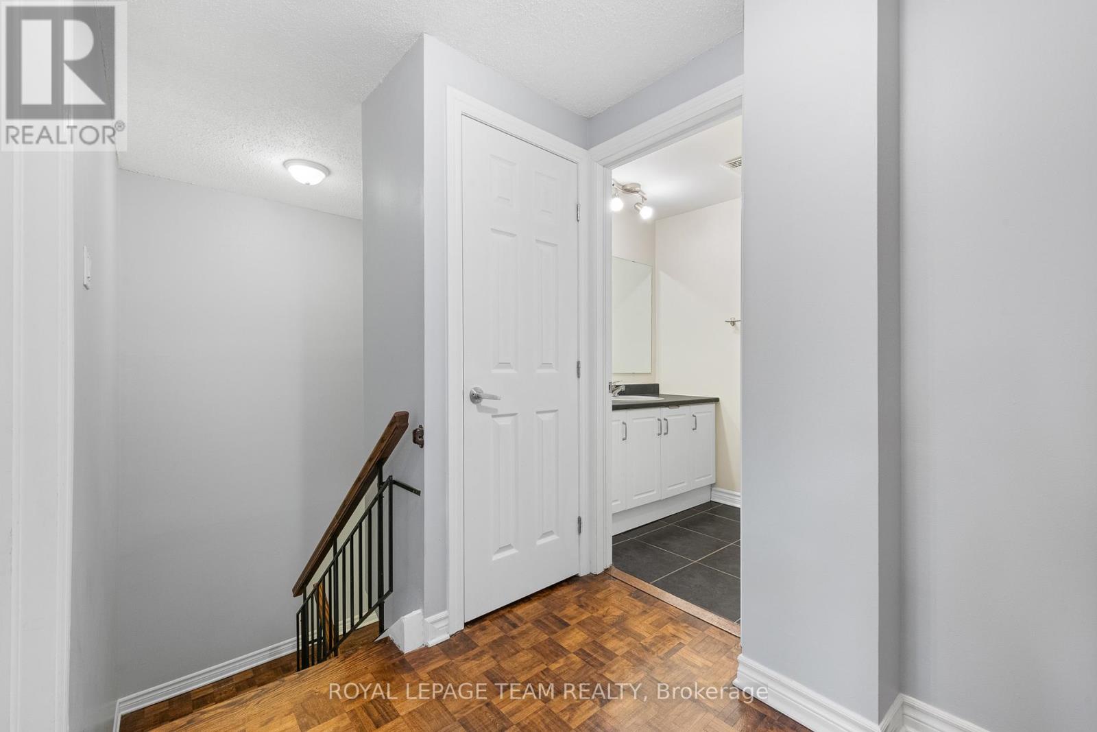 54 - 227 Ridgepark Private