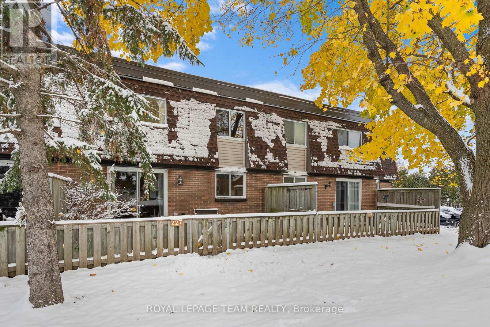 54 - 227 Ridgepark Private