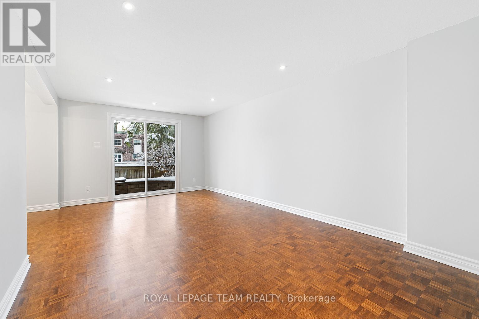 54 - 227 Ridgepark Private