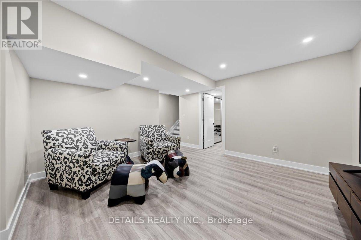 1008 Manage Street W