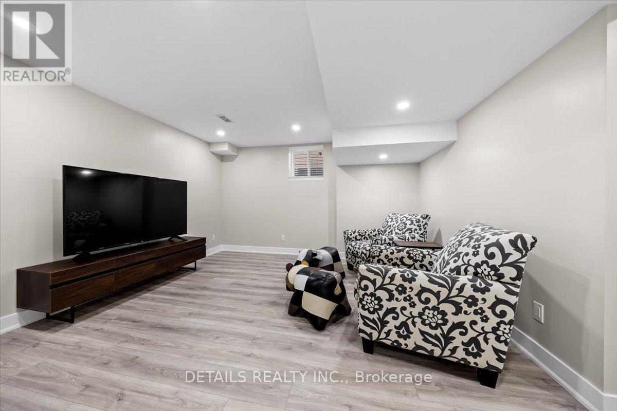 1008 Manage Street W