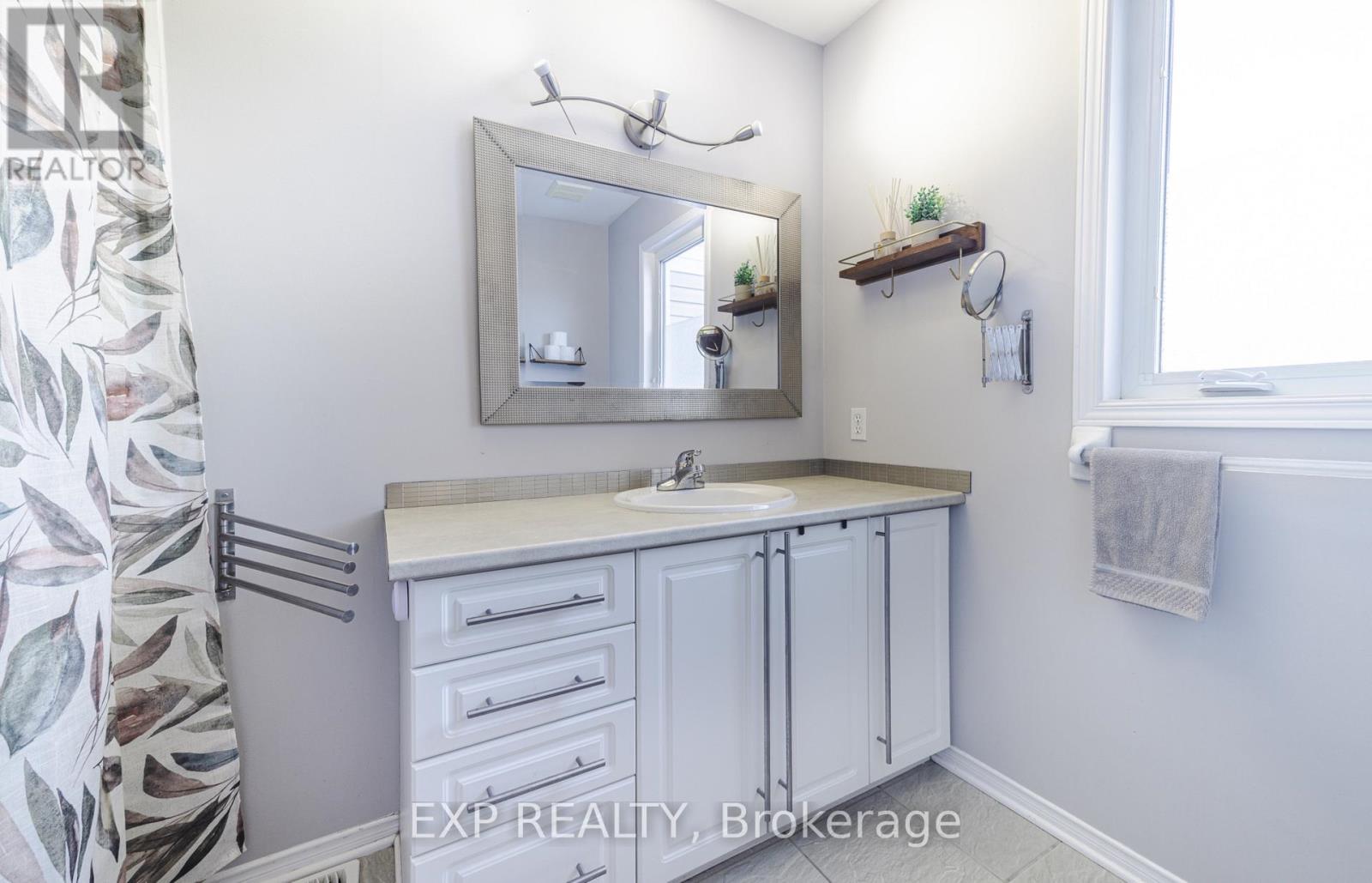 42 - 353 Hillsboro Private