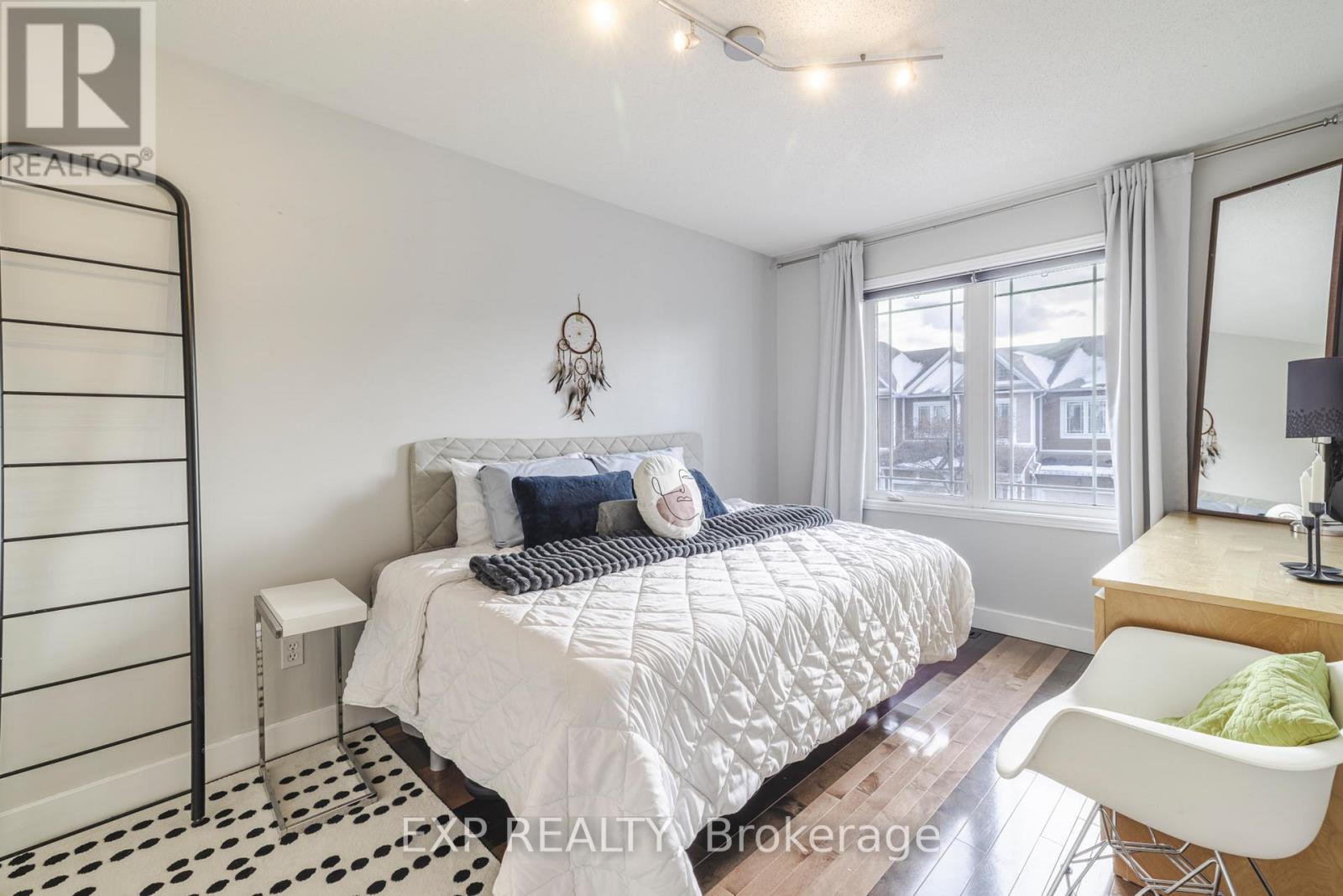 42 - 353 Hillsboro Private