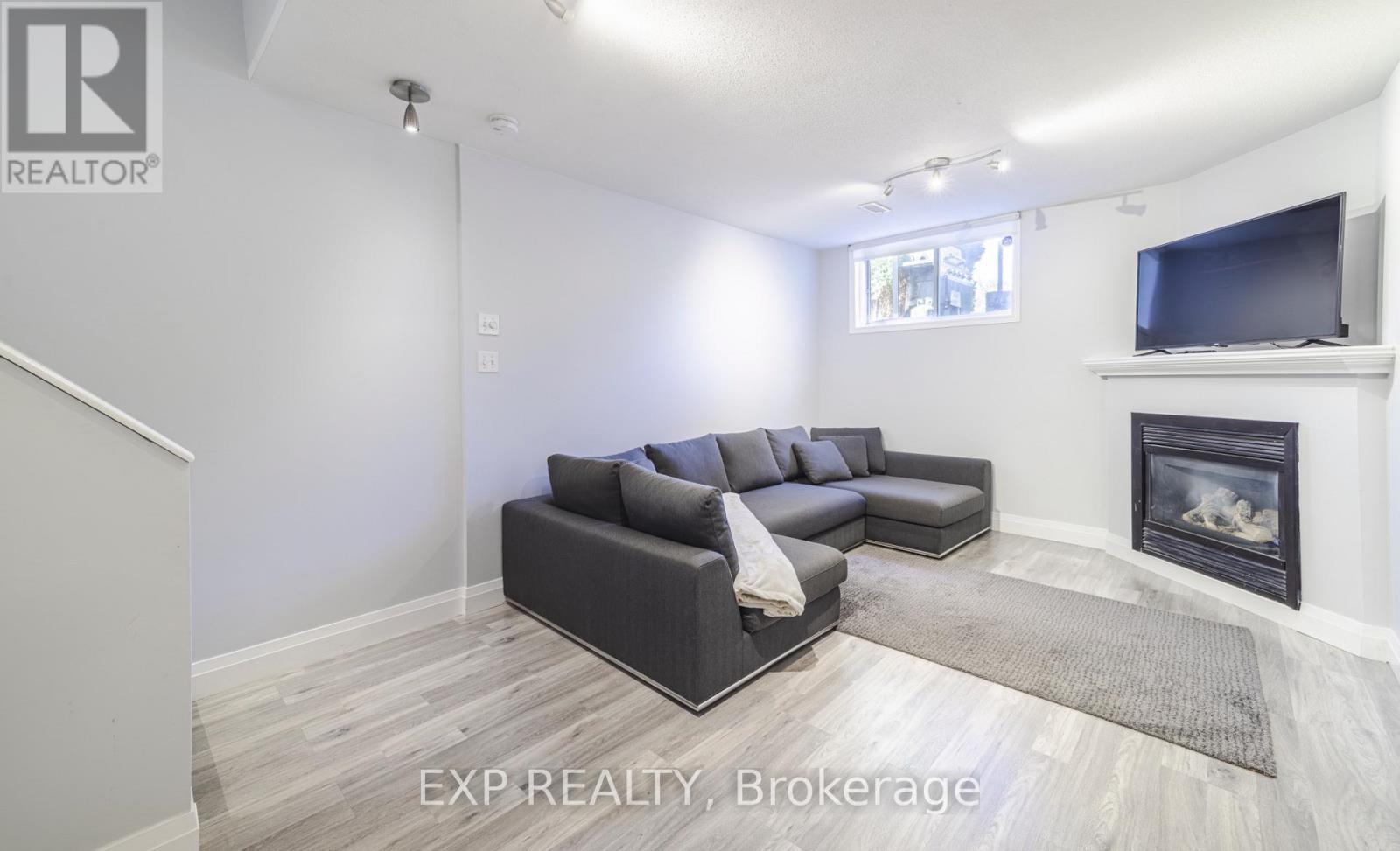 42 - 353 Hillsboro Private