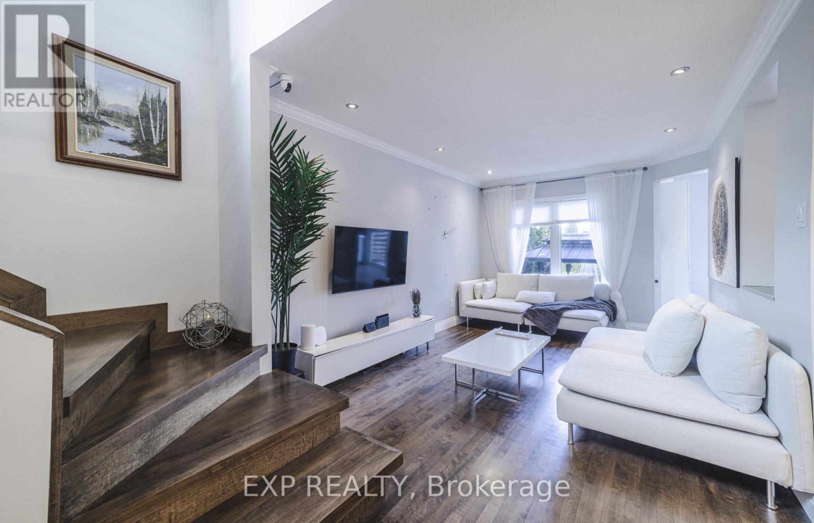 42 - 353 Hillsboro Private