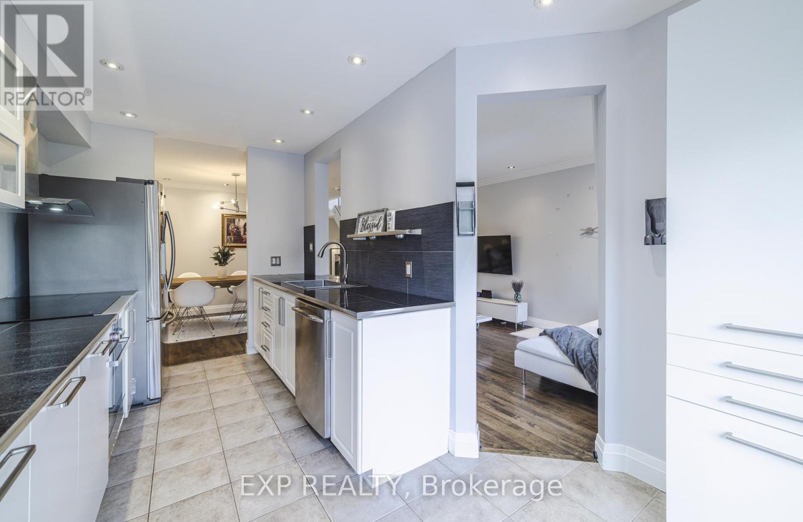 42 - 353 Hillsboro Private